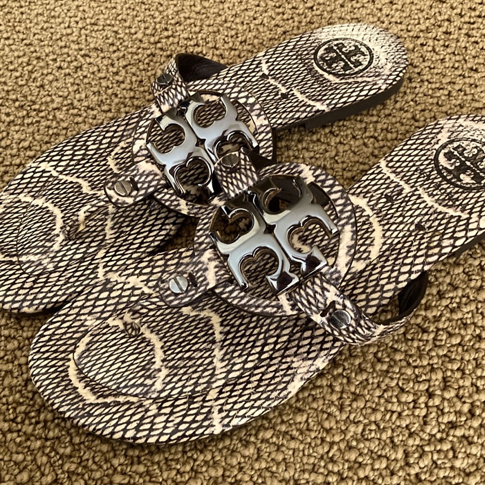 TORY BURCH Miller Sandals Metal Logo - Picture 15 of 15
